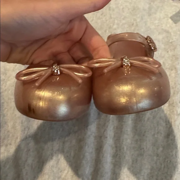 Mini Melissa closed toed shoes in rose gold/pink glitter size 11 - Picture 3 of 3
